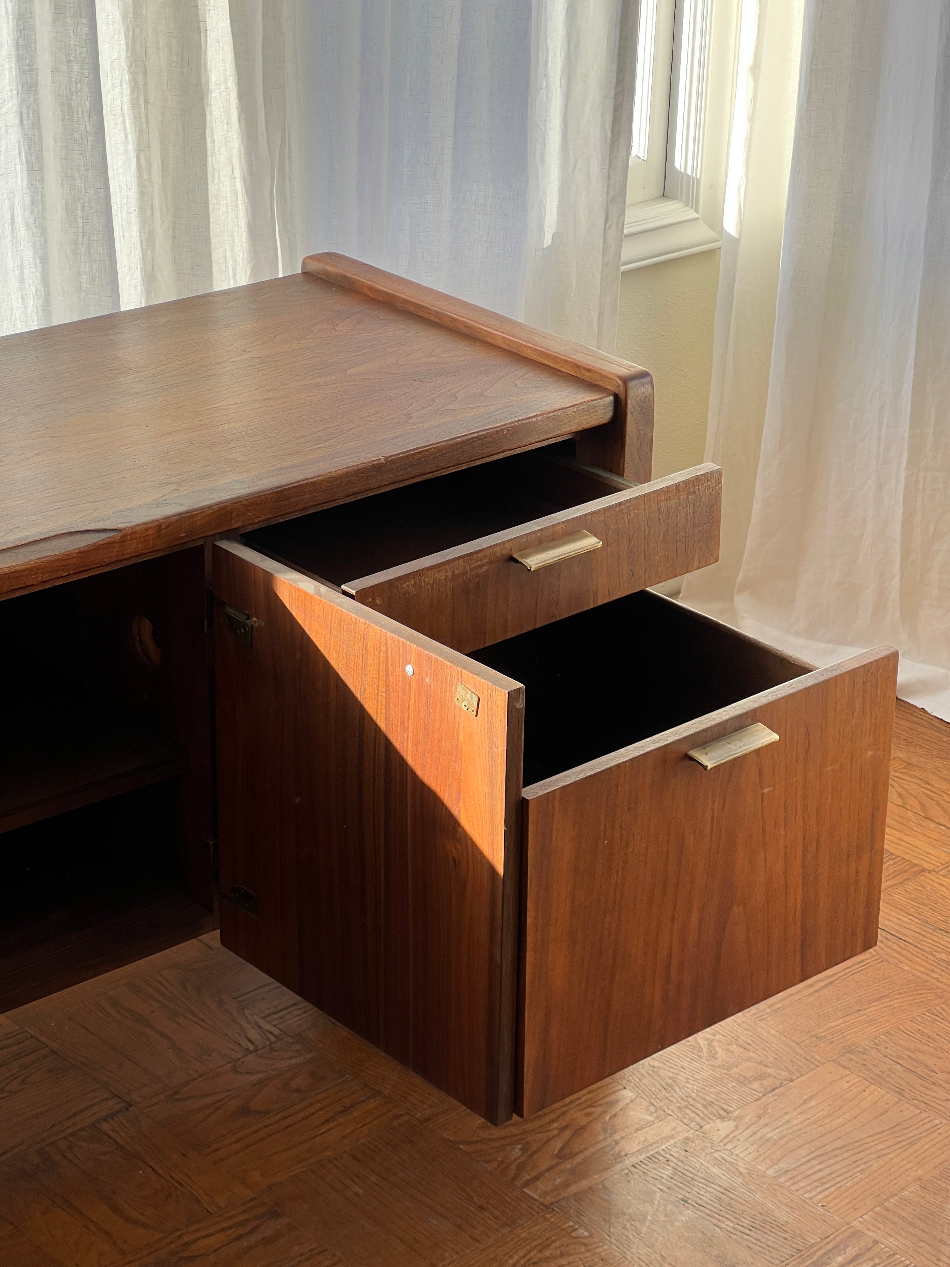 1960s Mid-Century Walnut Wood Credenza