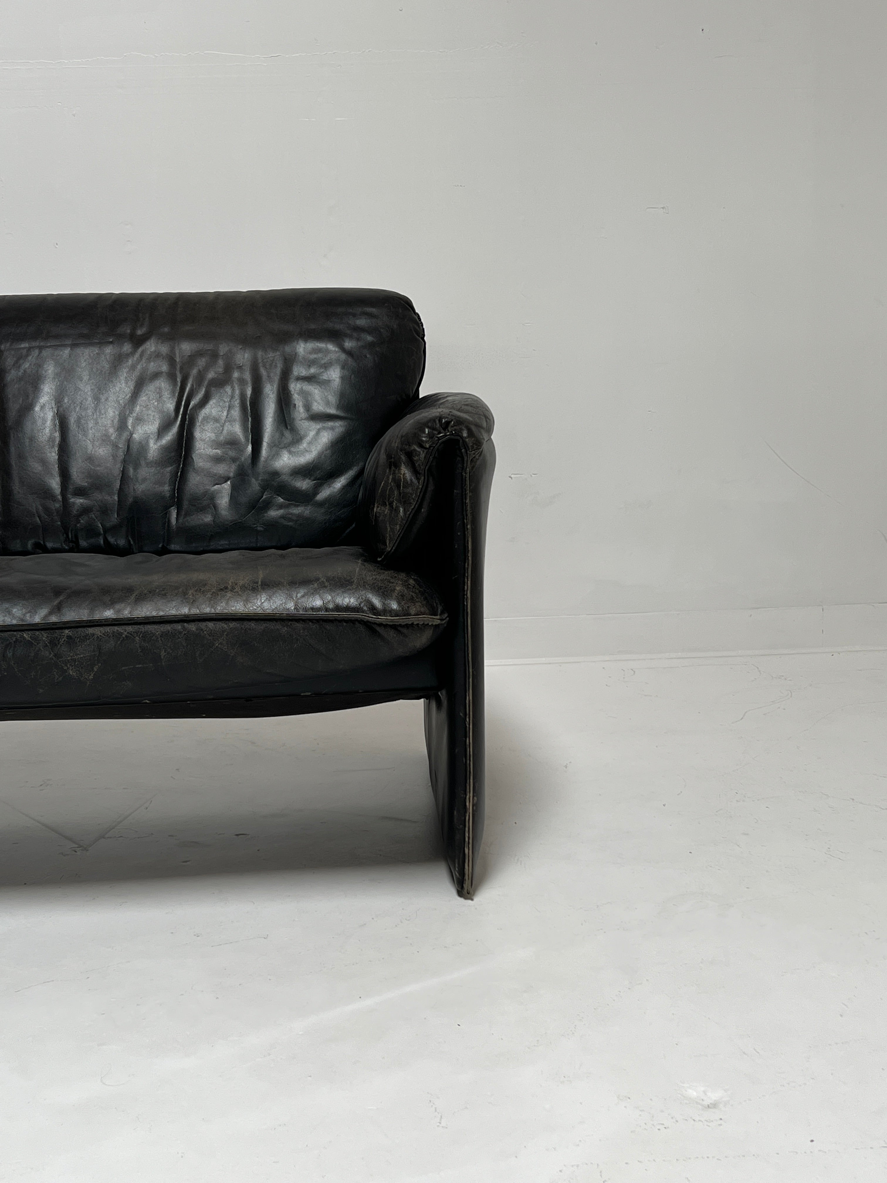 Leolux Bora Bora Black Leather Loveseat