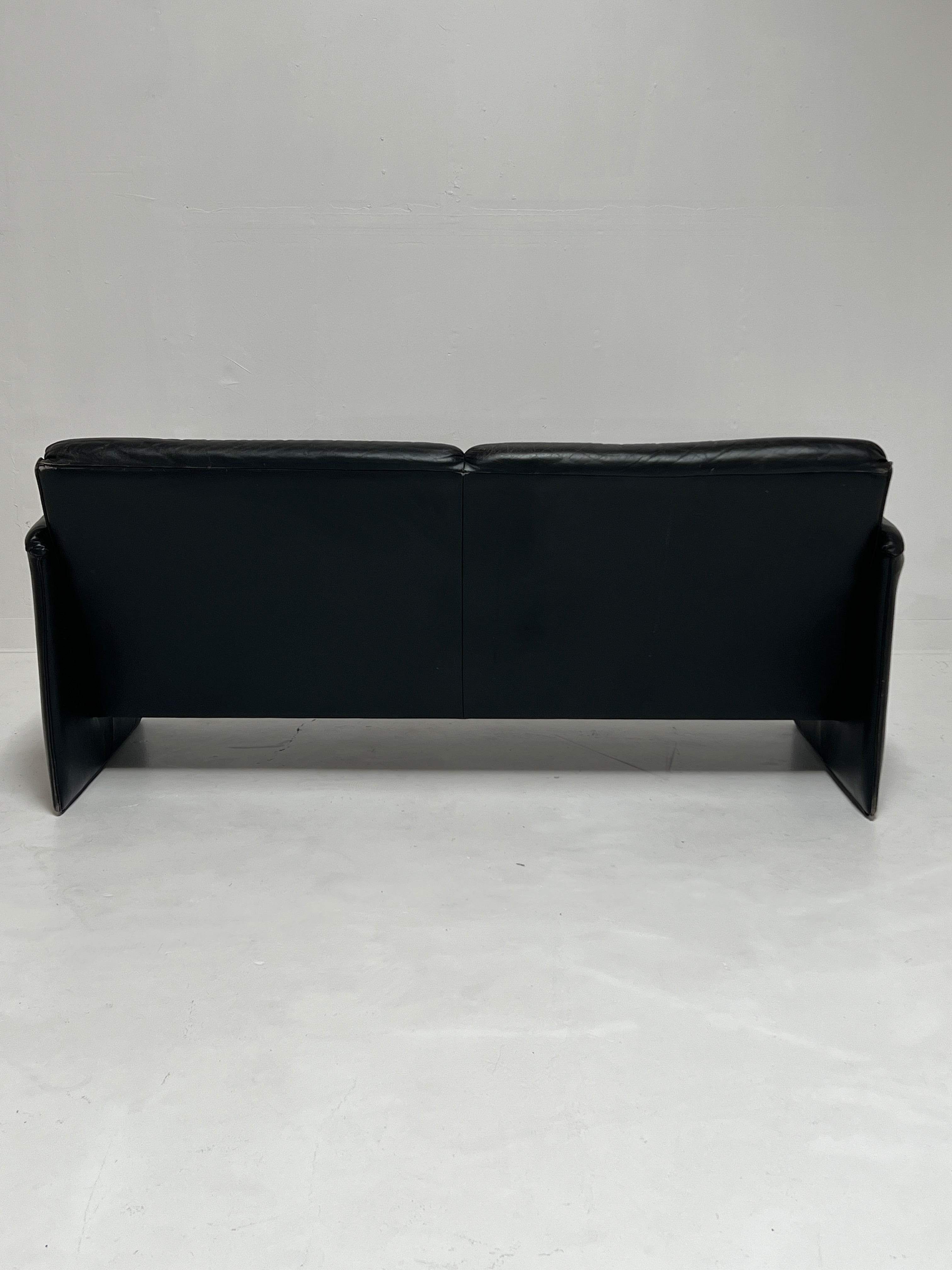 Leolux Bora Bora Black Leather Loveseat