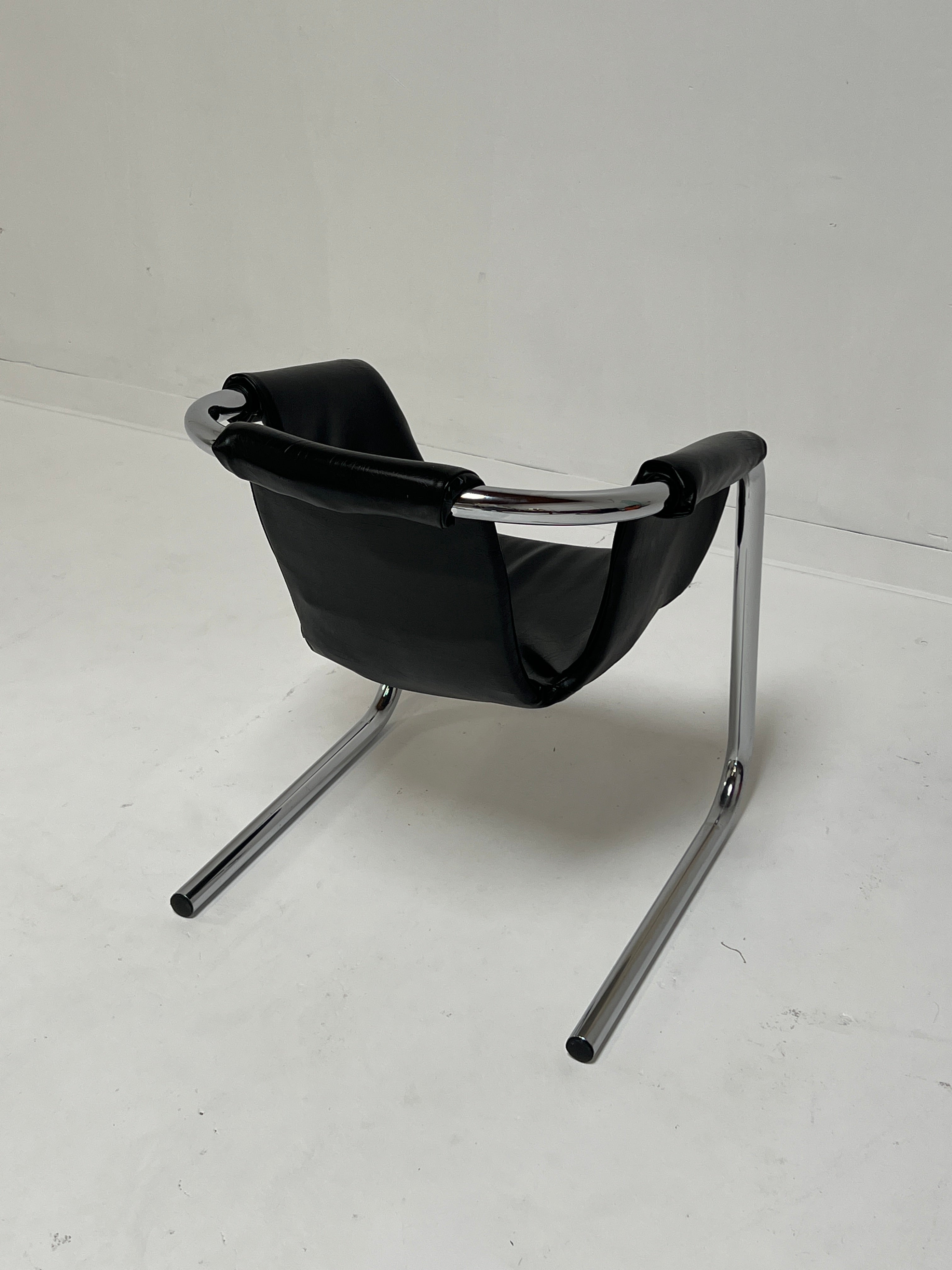 1970s Chrome Vecta Zermatt Sling Black Leather Lounge Chair